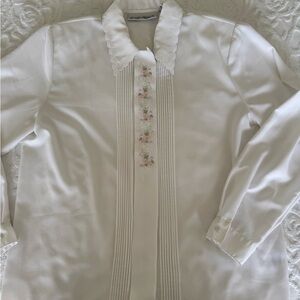 Vintage Women’s White Embroidered Button-Up Blouse Size 12
